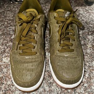 Nike Air Force 1 militia green